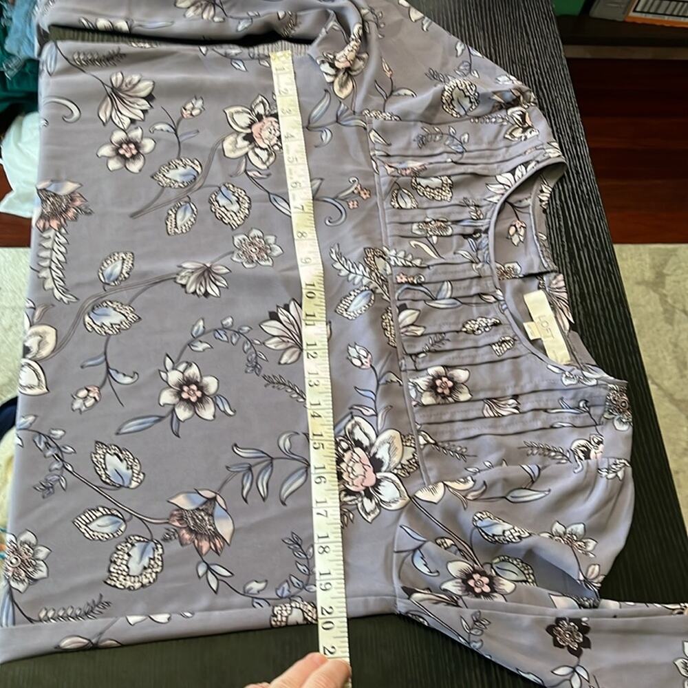 LOFT Lavender and White Floral Blouse - Picture 8 of 8